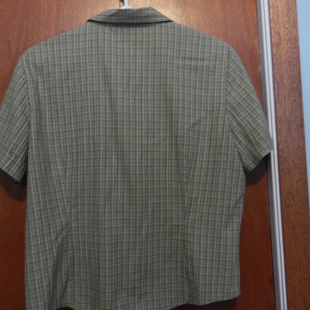 Blouse and shorts - Picture 4 of 5